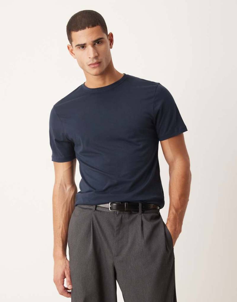 ASOS DESIGN Premium - T-Shirt aus SUPIMA-Baumwolle in Marineblau mit Rundhalsausschnitt von ASOS DESIGN