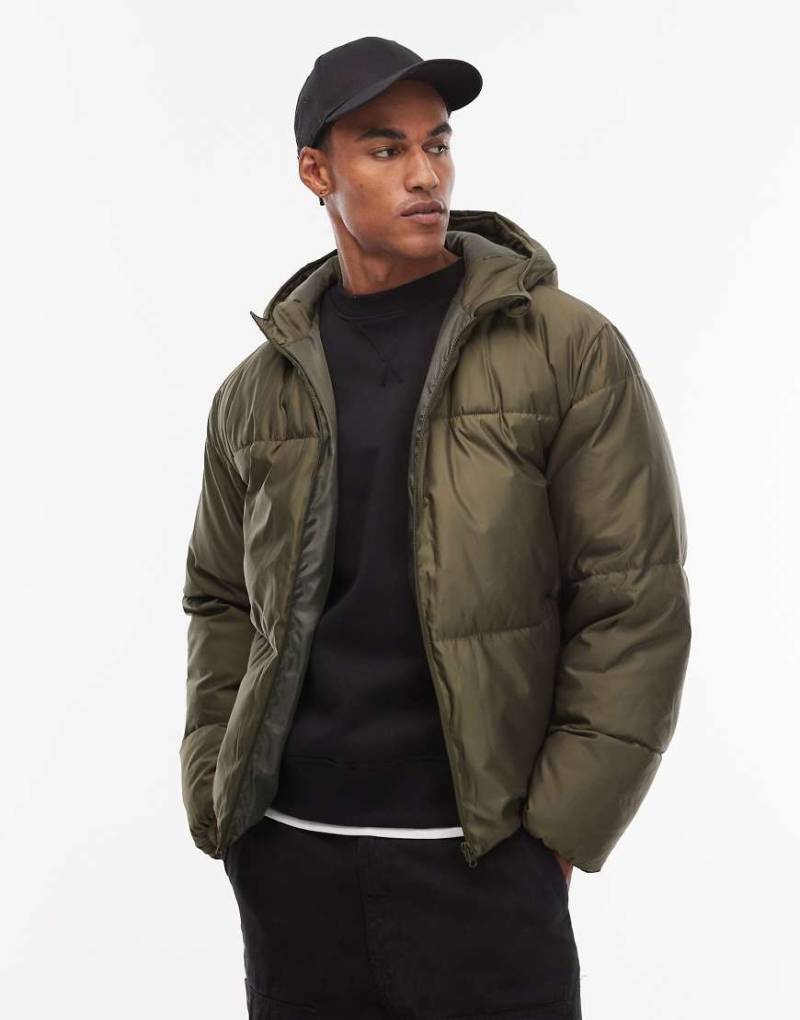 ASOS DESIGN - Pufferjacke aus peakMAX-Material in Khaki-Grün von ASOS DESIGN
