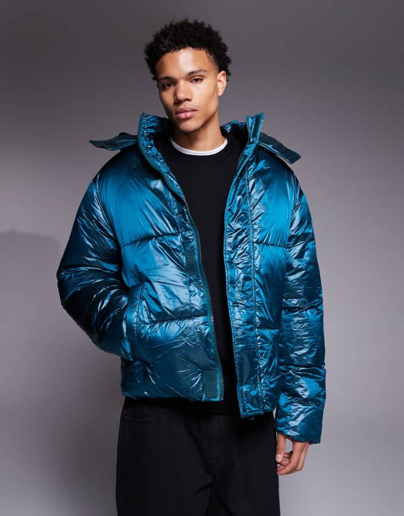 ASOS DESIGN - Pufferjacke in blauer Hochglanzoptik von ASOS DESIGN