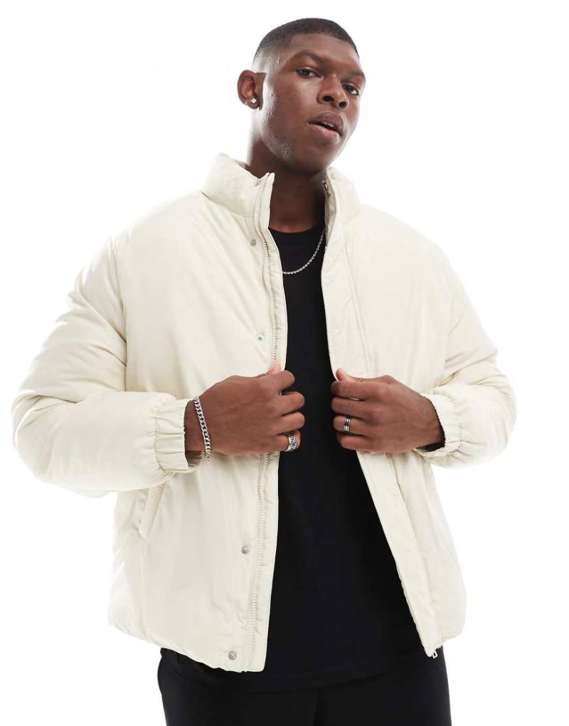 ASOS DESIGN - Pufferjacken in Ecru-Neutral von ASOS DESIGN