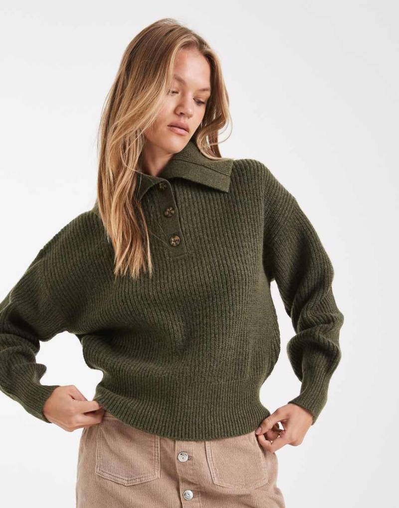 ASOS DESIGN - Pullover aus Fischer-Rippstrick in Khaki mit Matrosenkragen-Grün von ASOS DESIGN