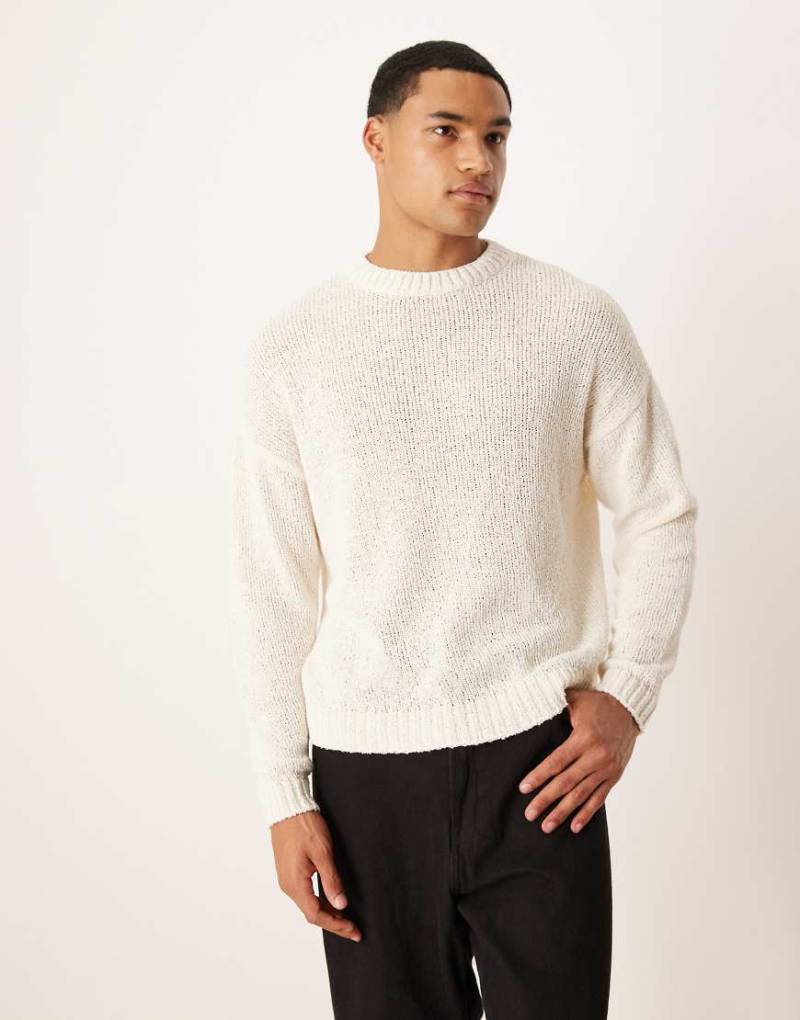 ASOS DESIGN - Pullover aus Strick in Ecru mit lockerer Passform und Struktur-Braun von ASOS DESIGN