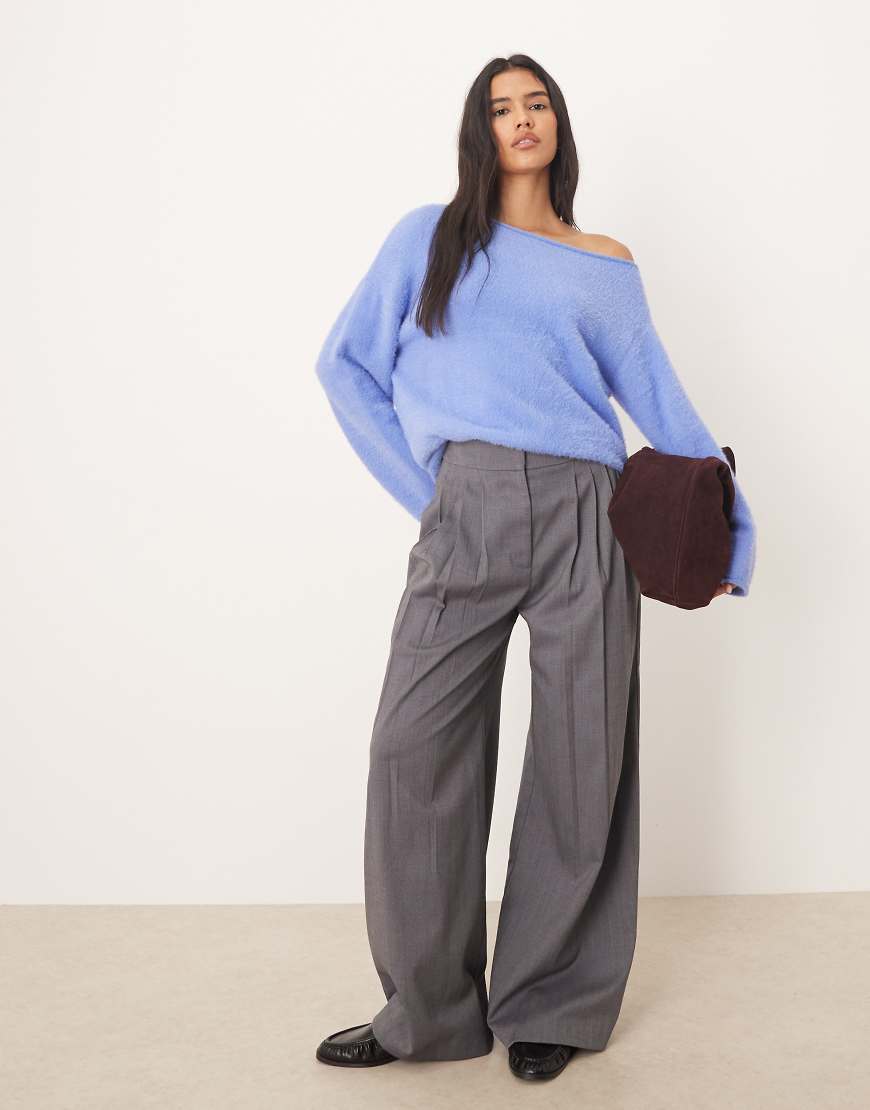 ASOS DESIGN - Pullover aus feinem Wimperngarn in Blau mit Off-Shoulder-Design von ASOS DESIGN