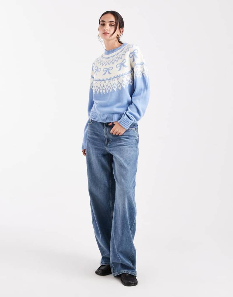 ASOS DESIGN - Pullover in Blau mit Passe und Norwegermuster mit Schleifen ASOS DESIGN - Pullover in Blau mit Passe und Norwegermuster mit Schleifen von ASOS DESIGN
