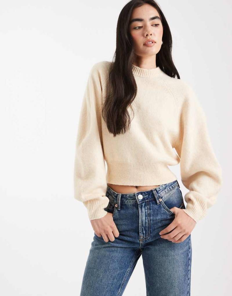 ASOS DESIGN - Pullover in Buttermilchgelb mit Raglanärmeln und Rundhalsausschnitt von ASOS DESIGN