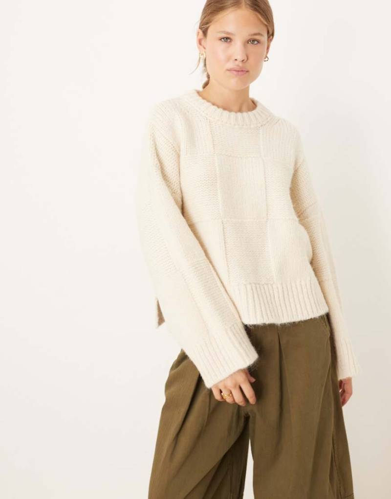 ASOS DESIGN - Pullover in Creme mit Gitterstrickmuster-Weiß von ASOS DESIGN