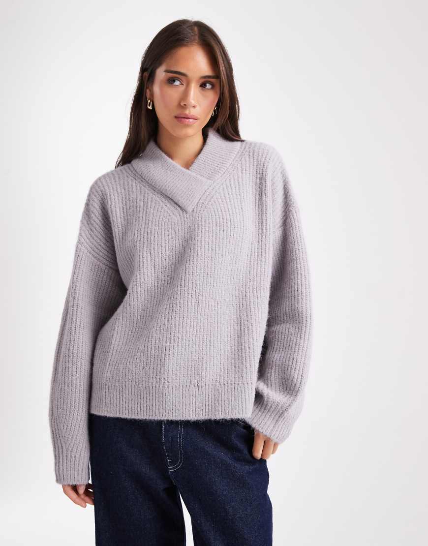 ASOS DESIGN - Pullover in Grau mit V-Ausschnitt von ASOS DESIGN