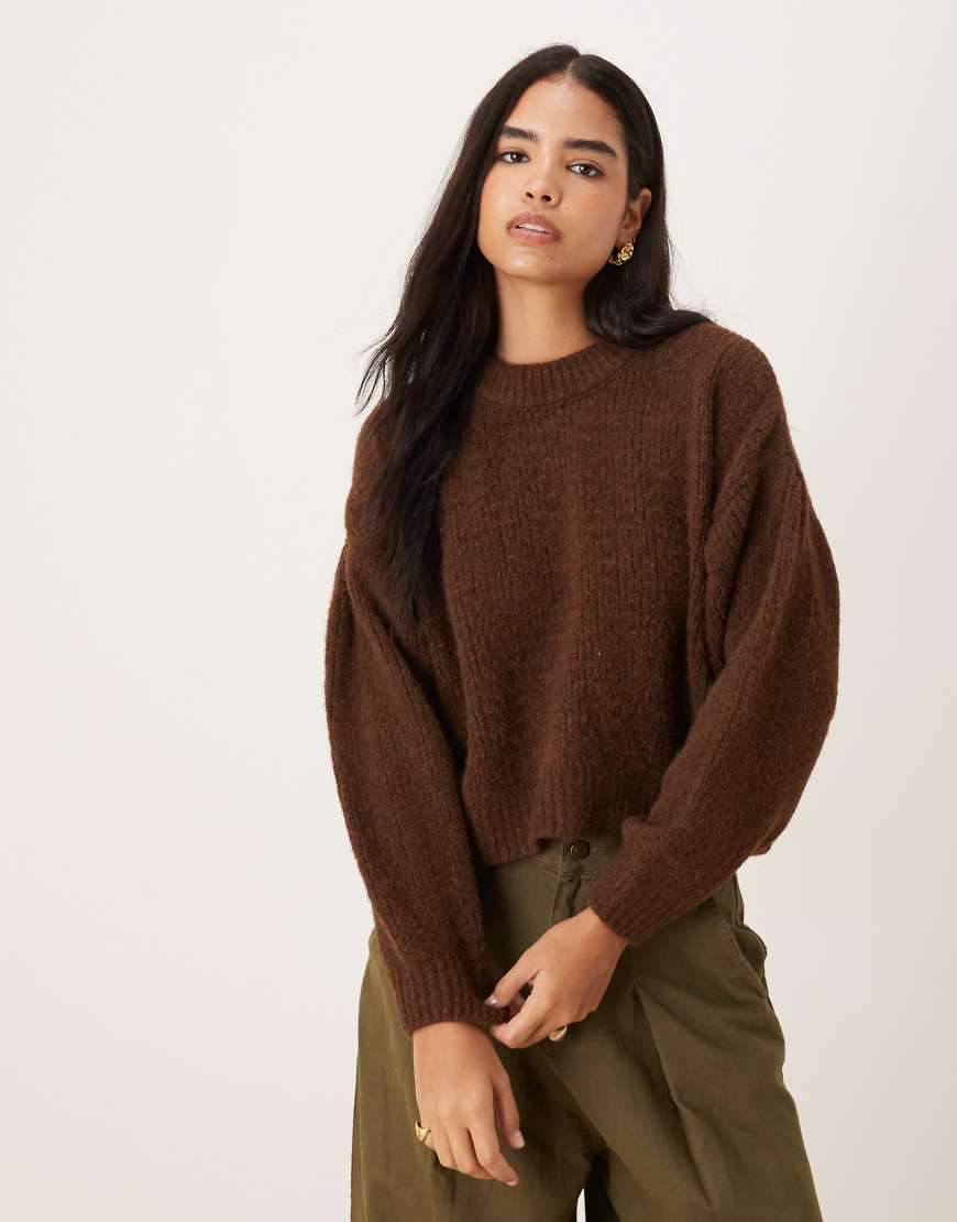 ASOS DESIGN - Pullover in Schokobraun mit Faltendetail an den Ärmeln-Brown von ASOS DESIGN