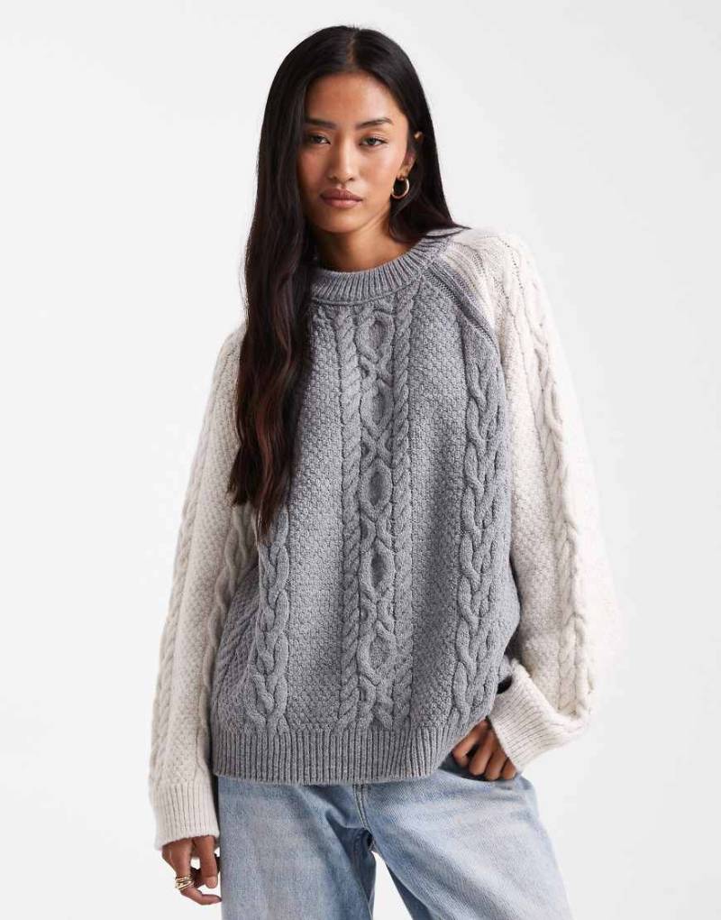 ASOS DESIGN - Pullover mit Farbblockdesign in Grau und Creme sowie Zopfmuster-Bunt von ASOS DESIGN