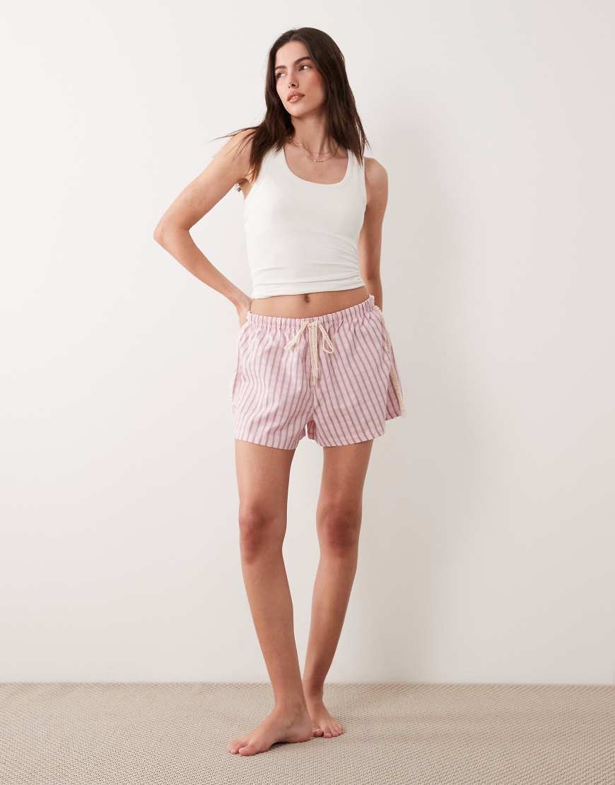ASOS DESIGN - Pyjama-Boxershorts in Rosa kariert mit Spitzenbesatz am Bund von ASOS DESIGN