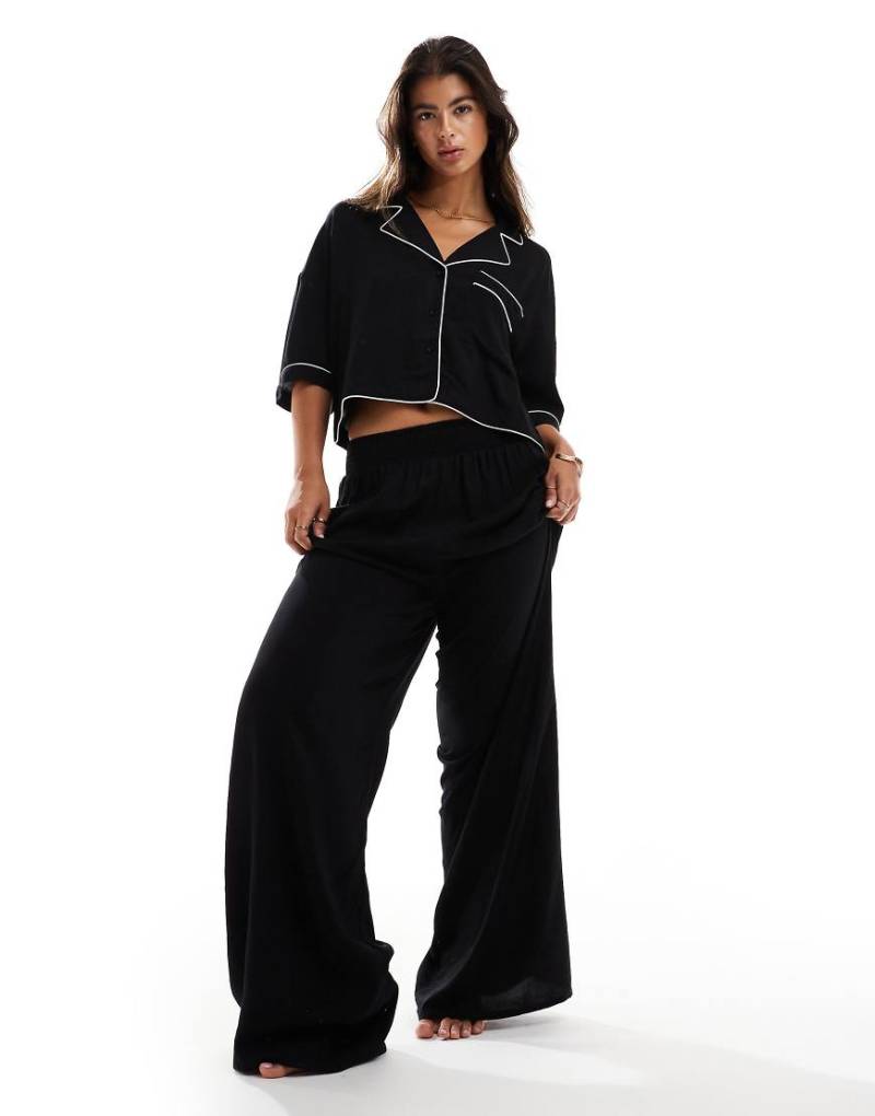 ASOS DESIGN - Pyjama-Hose in Schwarz mit weitem Bein und farblich abgesetzter Einfassung von ASOS DESIGN