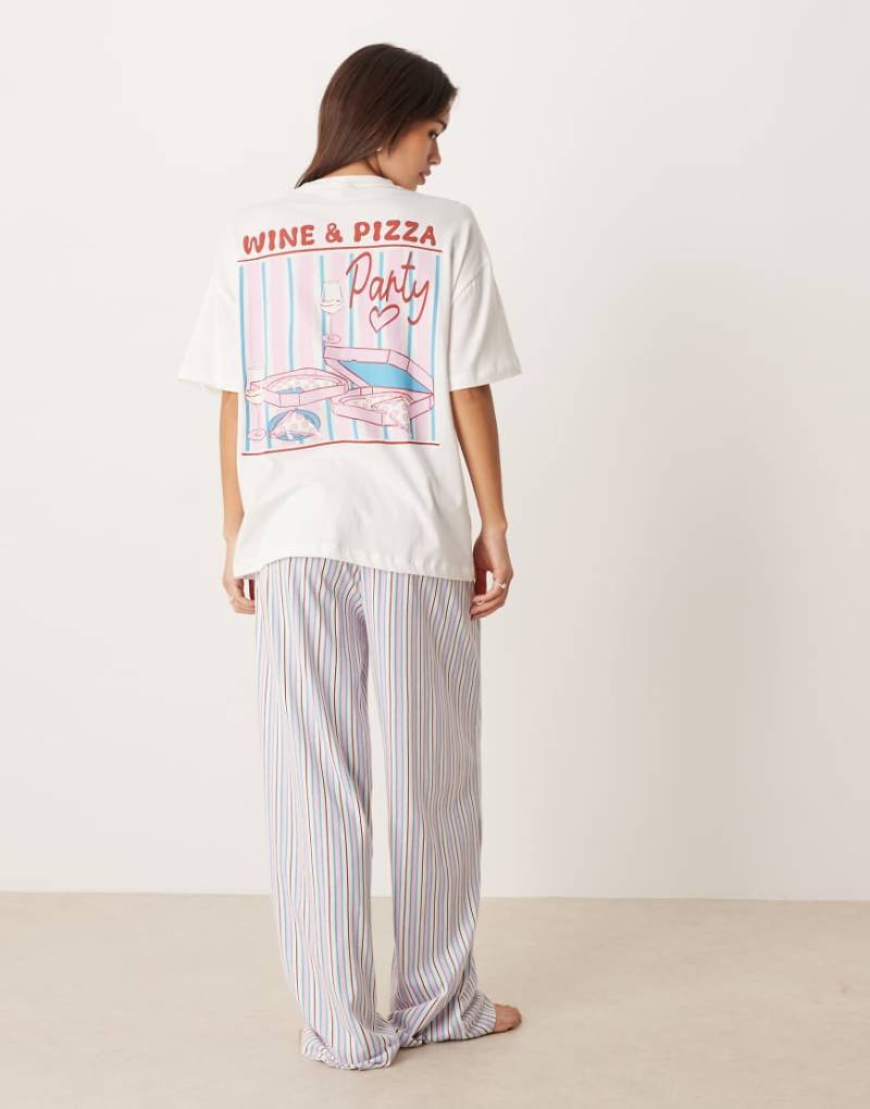 ASOS DESIGN - Pyjama-Set aus Jersey, bestehend aus Oversize-T-Shirt mit „Wine & Pizza"-Motivprint und weit geschnittener Hose-Bunt von ASOS DESIGN