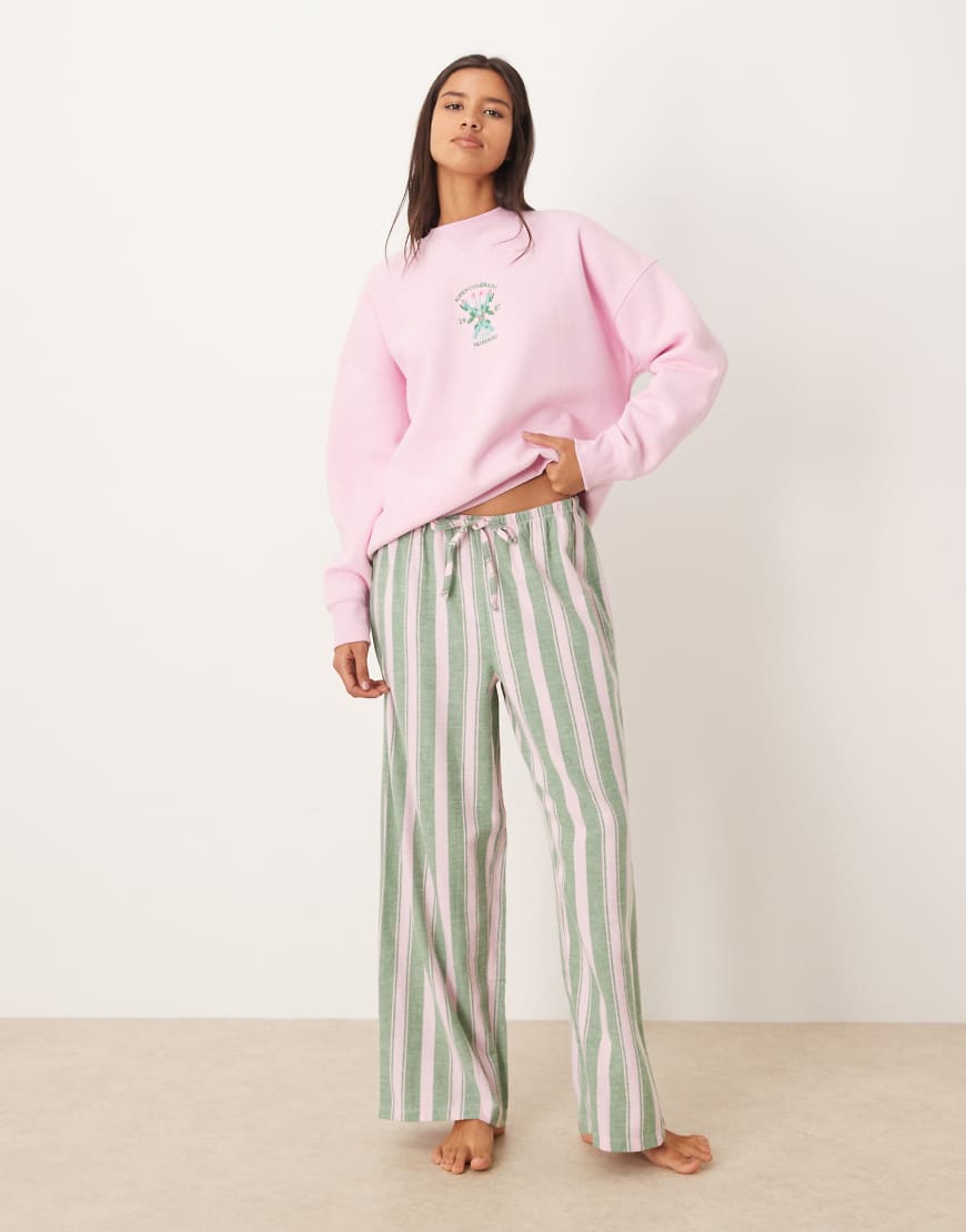 ASOS DESIGN - Pyjama-Set mit Logo-Sweatshirt aus Jersey und gewebter, gestreifter Hose in Rosa und Grün-Bunt von ASOS DESIGN