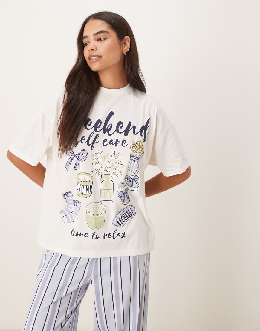 ASOS DESIGN - Pyjama-Set mit Oversize-T-Shirt mit „Weekend Self Care"-Grafik und Hose mit weitem Bein-Grün von ASOS DESIGN
