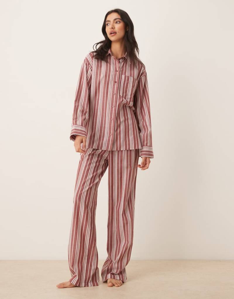 ASOS DESIGN - Pyjama aus Webstoff in Rot und Weiß gestreift von ASOS DESIGN