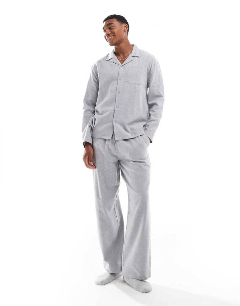 ASOS DESIGN - Pyjama aus gebürstetem Flanell in Grau von ASOS DESIGN