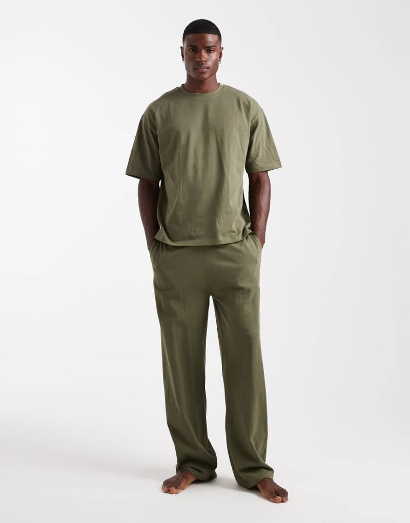 ASOS DESIGN - Pyjama aus schwerem Stoff in Khaki-Grün von ASOS DESIGN