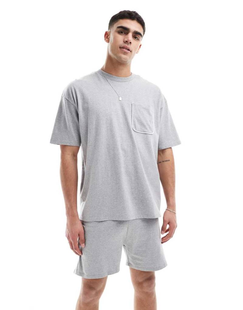 ASOS DESIGN - Pyjama in Grau meliert mit weißen Details mit Paspelierung von ASOS DESIGN
