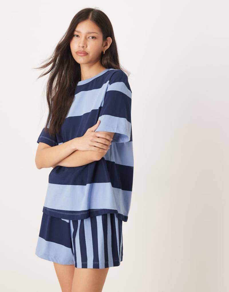 ASOS DESIGN - Pyjama in Marineblau gestreift, mit Oversize-T-Shirt und Shorts-Bunt von ASOS DESIGN