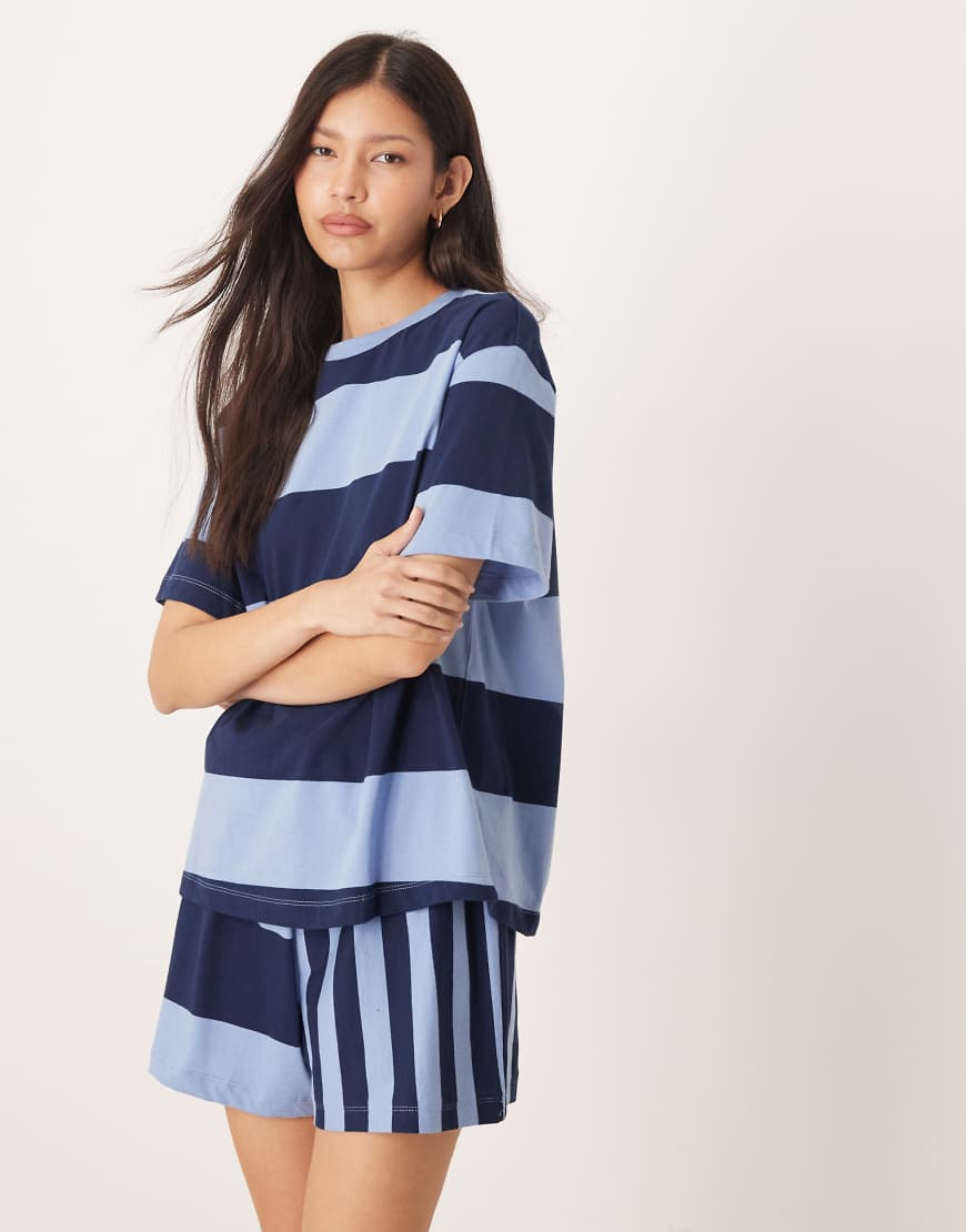 ASOS DESIGN - Pyjama in Marineblau gestreift, mit Oversize-T-Shirt und Shorts-Bunt von ASOS DESIGN