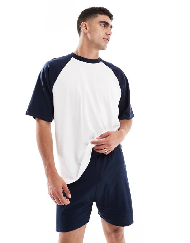 ASOS DESIGN - Pyjama in Marineblau inklusive Oberteil mit Raglanärmeln von ASOS DESIGN
