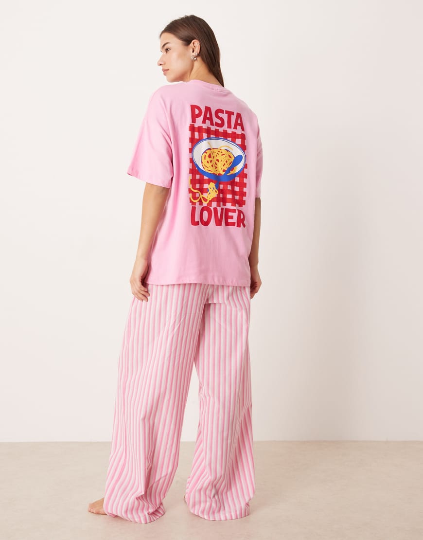 ASOS DESIGN - Pyjama in Rosa mit Oversize-T-Shirt mit Pasta-Motivprint und weiter Web-Hose-Bunt von ASOS DESIGN