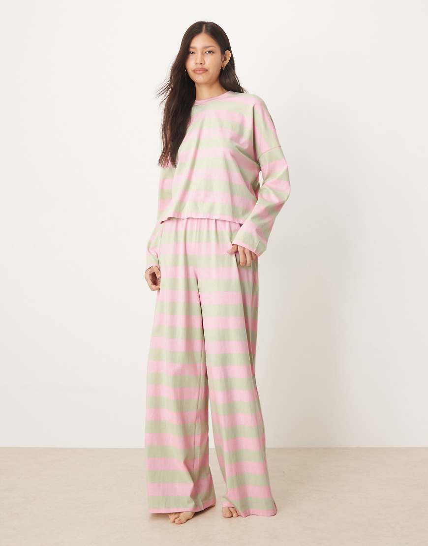 ASOS DESIGN - Pyjama in Rosa und Mintgrün gestreift, mit langärmligem Oberteil und weiter Hose von ASOS DESIGN