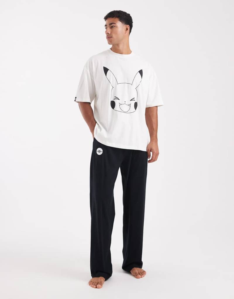 ASOS DESIGN - Pyjama in Schwarz mit Pokemon-Print von ASOS DESIGN