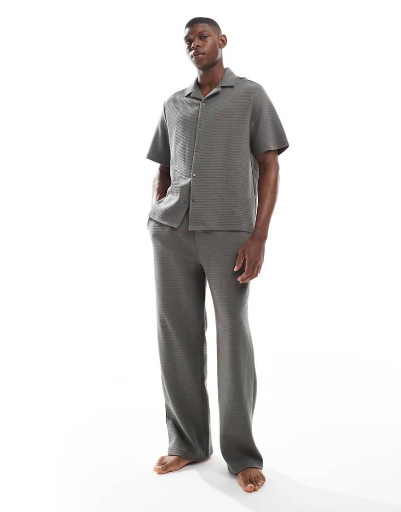 ASOS DESIGN - Pyjama mit Waffelstruktur in Khaki-Grün von ASOS DESIGN