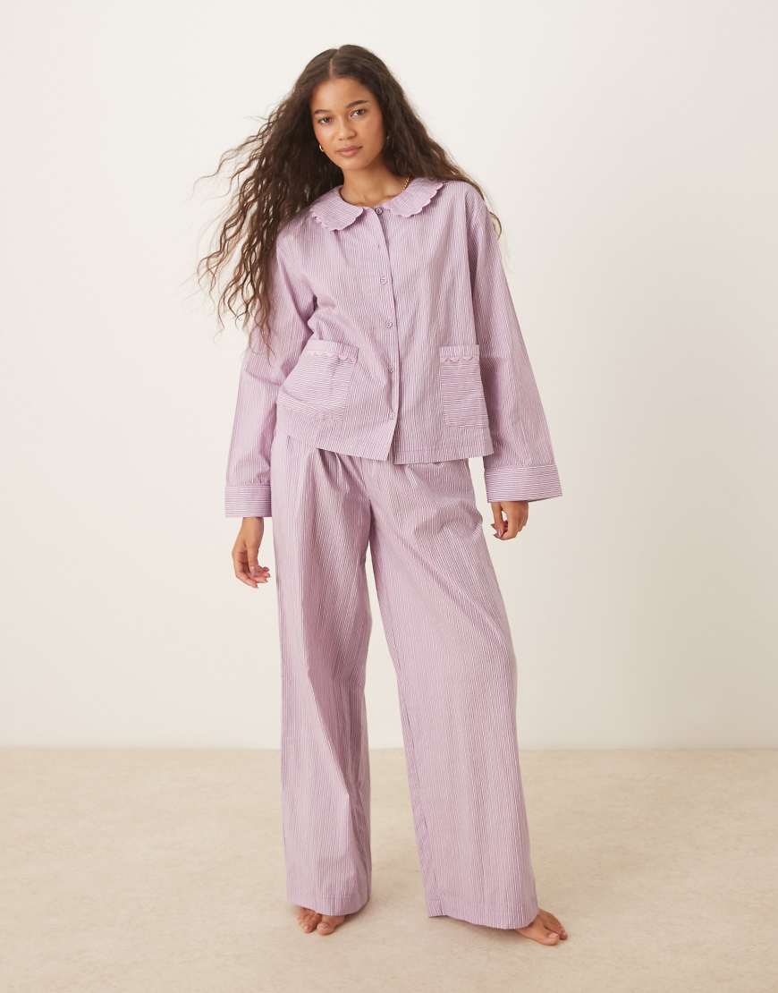 ASOS DESIGN - Pyjamaset aus Webstoff in rosa gestreift mit Hemd mit Muschelsaum und Hose von ASOS DESIGN