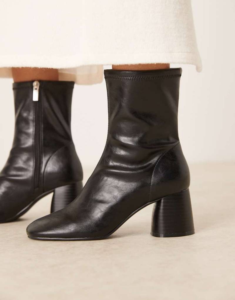 ASOS DESIGN - Radar - Stiefel in Schwarz mit runder Zehenpartie und Blockabsatz von ASOS DESIGN