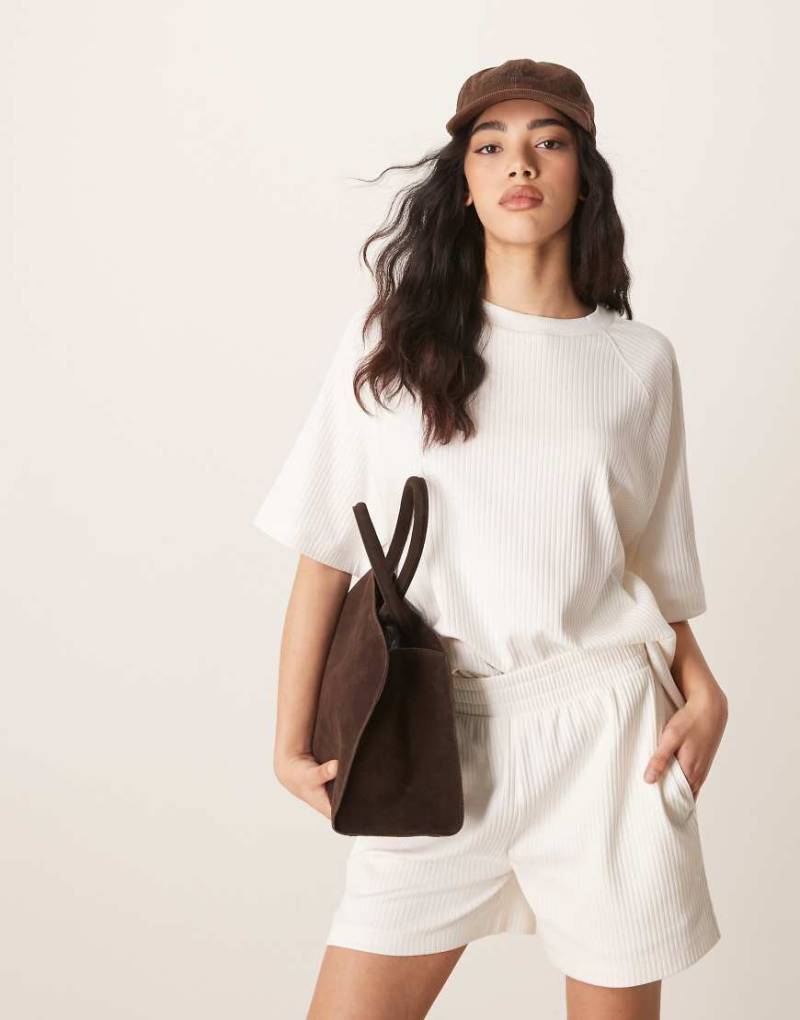 ASOS DESIGN - Raglan-T-Shirt aus schwerem Stoff in Creme mit breiter Rippung in Oversize-Passform, Kombiteil-Weiß von ASOS DESIGN