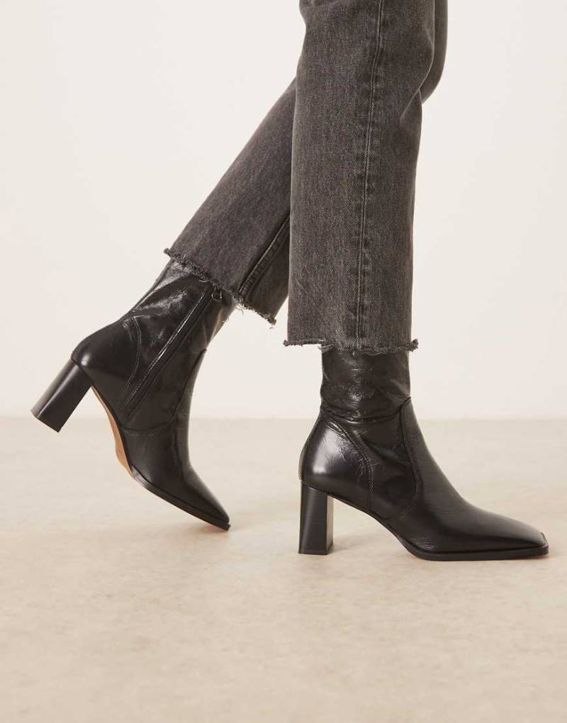 ASOS DESIGN - Ramona - Ankle-Boots aus Leder in Schwarz mit eckiger Zehenpartie und Absatz von ASOS DESIGN