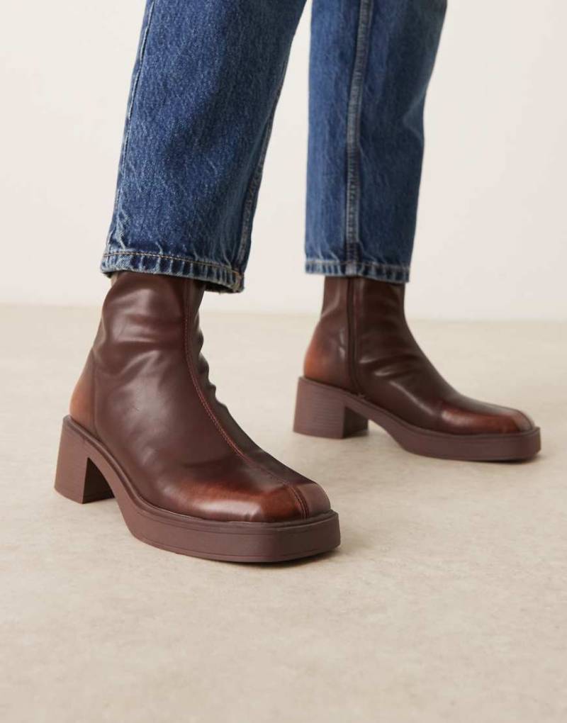 ASOS DESIGN - Raven - Elegante Stiefel in brüniertem Braun und mittelhohem Absatz-Brown von ASOS DESIGN