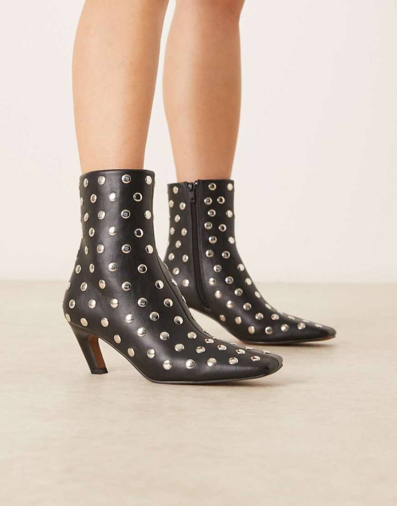 ASOS DESIGN - Raye - Ankle Boots in Schwarz mit Nieten und eckiger Spitze von ASOS DESIGN
