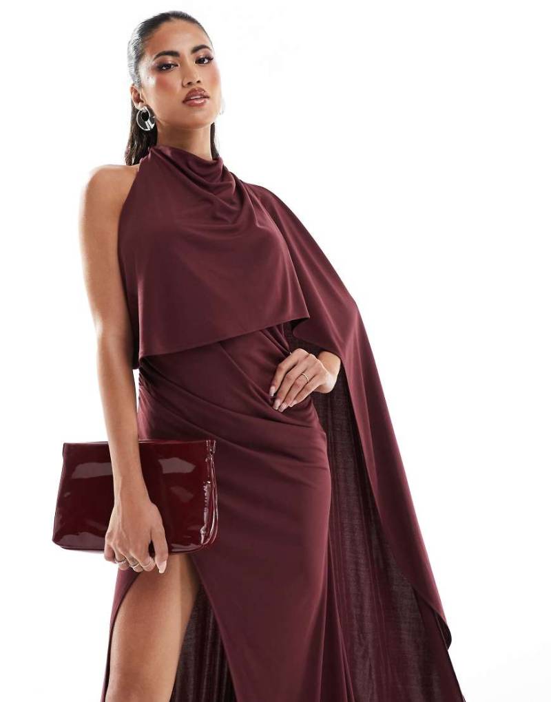 ASOS DESIGN - Red Carpet - Maxikleid in Burgunderrot mit One-Shoulder-Cape und Schleppe-Lila von ASOS DESIGN