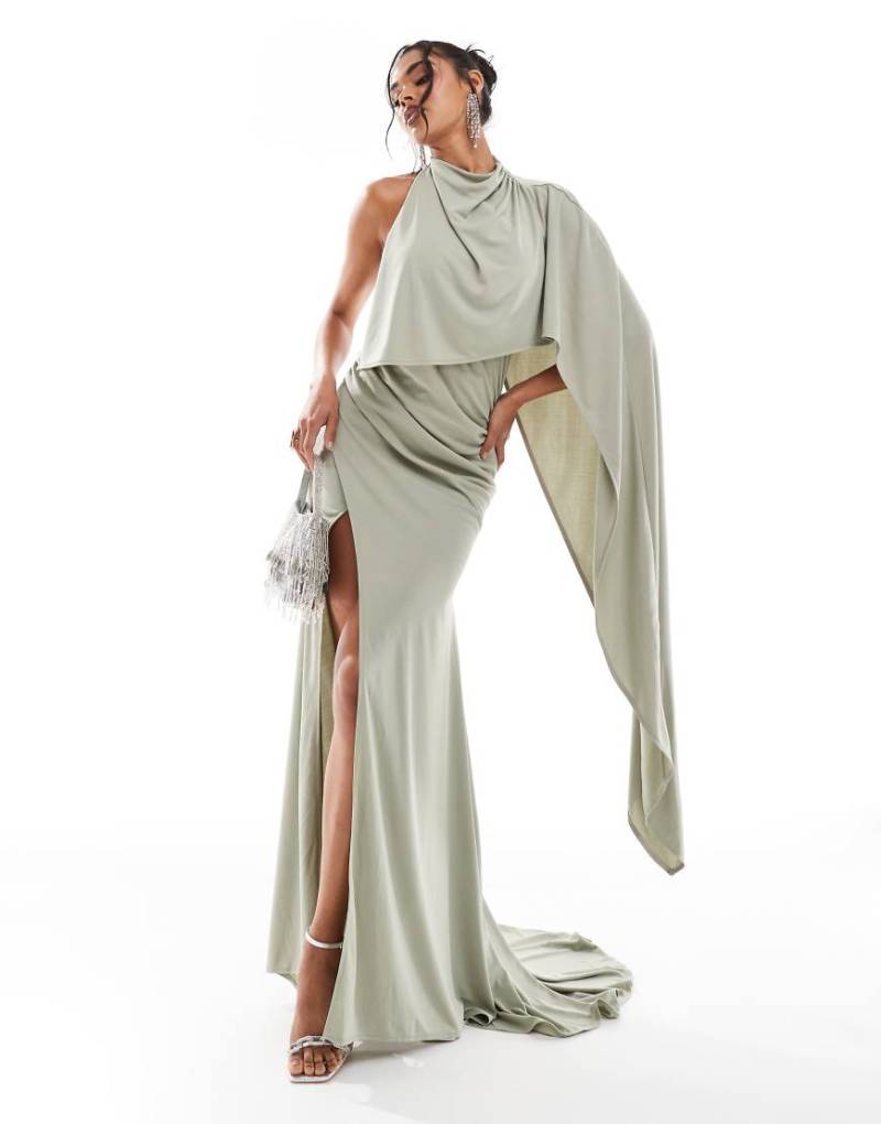 ASOS DESIGN - Red Carpet - Maxikleid in Salbeigrün mit One-Shoulder-Cape und Schleppe-Goldfarben von ASOS DESIGN