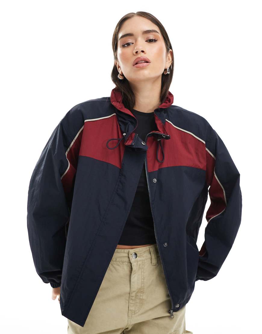 ASOS DESIGN - Regenjacke im Blockfarbendesign mit gerafftem Kragen-Bunt von ASOS DESIGN