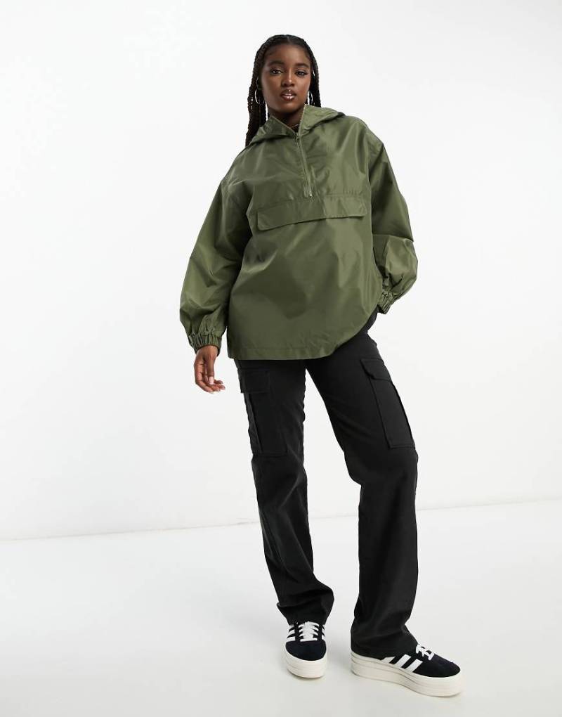 ASOS DESIGN - Regenjacke zum Reinschlüpfen in Khaki-Grün von ASOS DESIGN