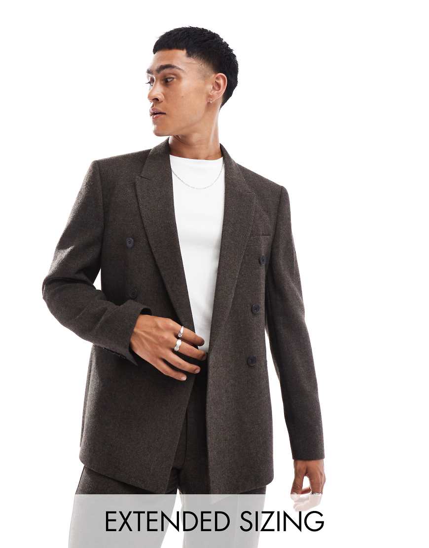 ASOS DESIGN - Regulär geschnittene, zweireihige Anzugjacke aus Wollmix in Braun mit Fischgrätmuster von ASOS DESIGN