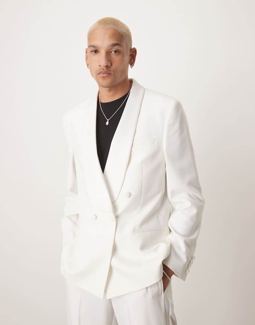 ASOS DESIGN - Regulär geschnittene Anzugjacke im Smoking-Stil in Weiß von ASOS DESIGN