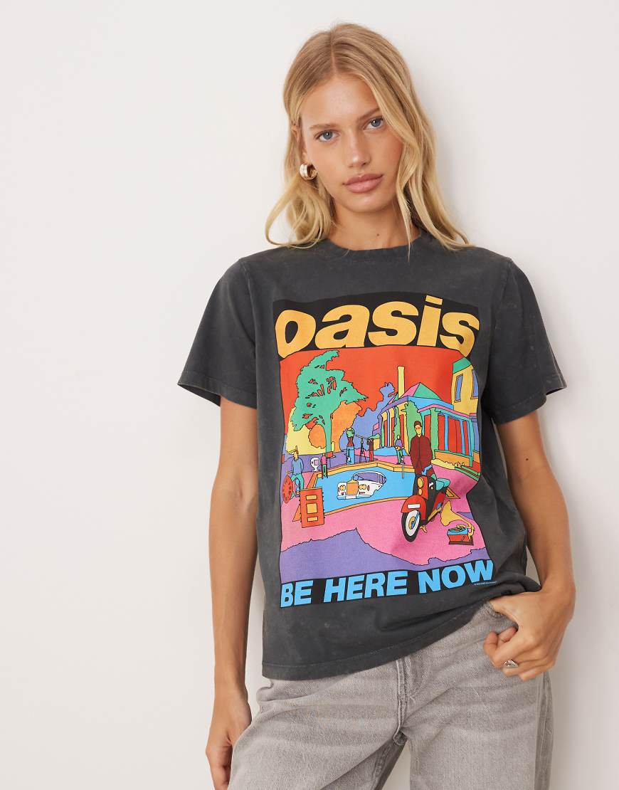 ASOS DESIGN - Regulär geschnittenes T-Shirt in verwaschenem Anthrazit mit lizenzierter Oasis-Grafik-Grau von ASOS DESIGN