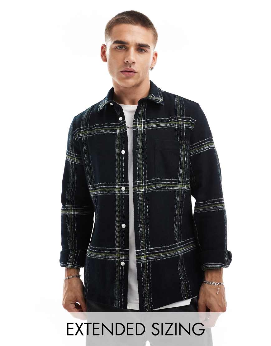 ASOS DESIGN - Regular-Fit-Hemd aus gebürstetem Flanell in Schwarz mit Gittermuster von ASOS DESIGN