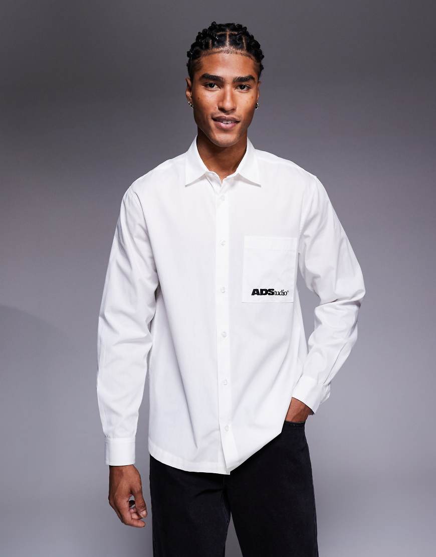 ASOS DESIGN - Regular-Fit-Hemd in Weiß mit Stickerei von ASOS DESIGN