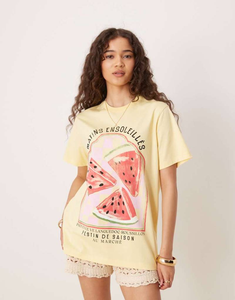 ASOS DESIGN - Regular Fit T-Shirt in Buttermilchgelb mit Wassermelonen-Print-Grün von ASOS DESIGN