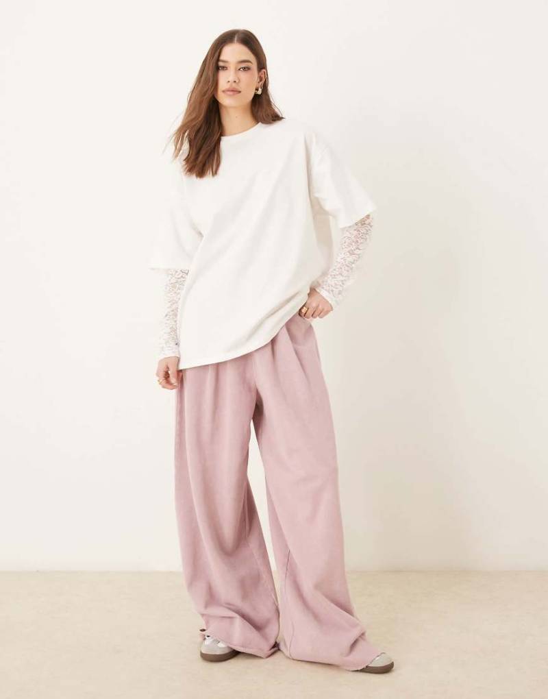 ASOS DESIGN - Regular Fit T-Shirt in Elfenbein mit Spitzenärmeln-Weiß von ASOS DESIGN