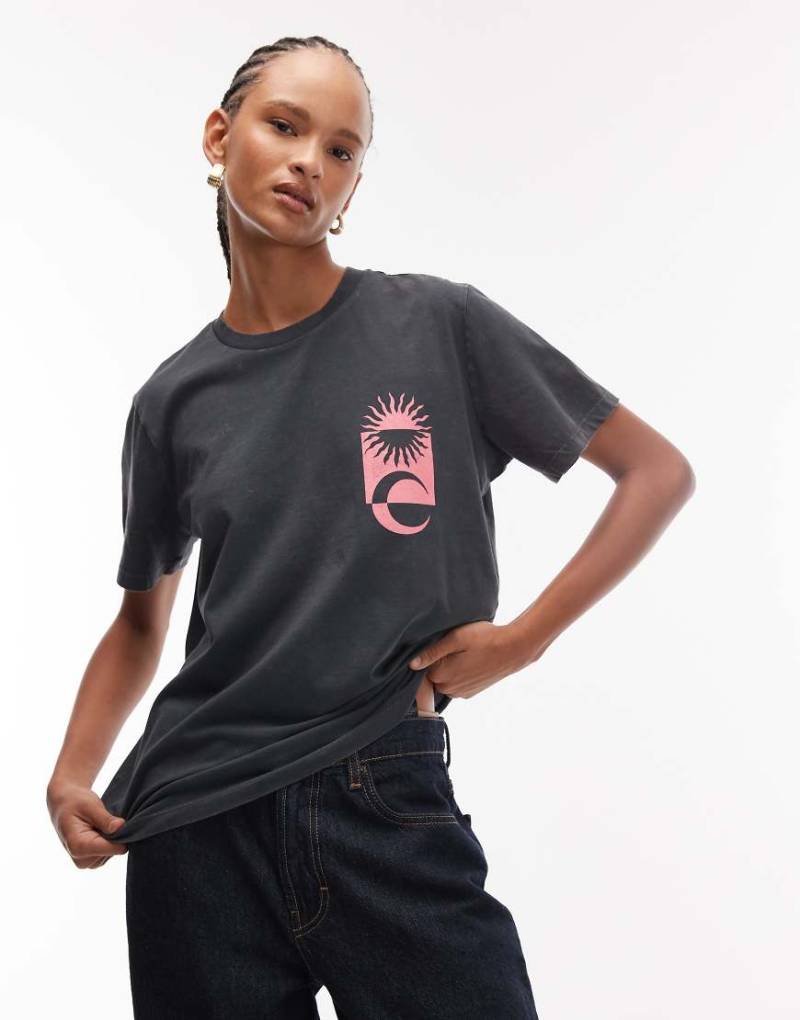 ASOS DESIGN - Regular-Fit-T-Shirt in verwaschenem Anthrazit mit Wellness-Print-Grau von ASOS DESIGN
