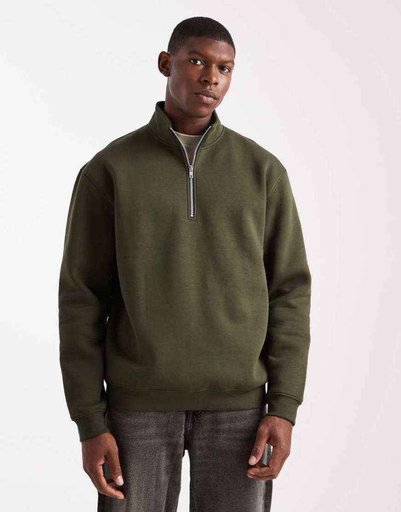 ASOS DESIGN - Relaxed Fit Basic-Sweatshirt in Grün mit kurzem Reißverschluss von ASOS DESIGN