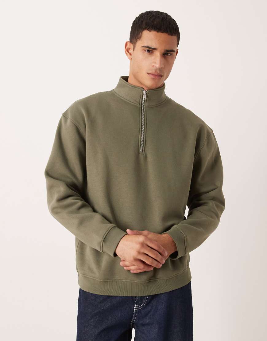 ASOS DESIGN - Relaxed Fit Basic-Sweatshirt in Grün mit kurzem Reißverschluss von ASOS DESIGN