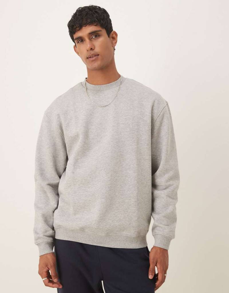 ASOS DESIGN - Relaxed Fit Basic-Sweatshirt in meliertem Grau von ASOS DESIGN